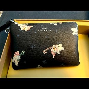 Brand New Coach Snowman Wristlet ⛄️